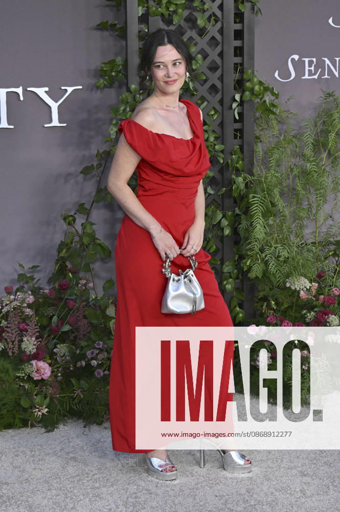 Bethany Slater at the premiere of the movie *Sense and Sensibility* at the United Theater in Los Angeles, October 7, 2026 Foto:xD.xStarbuckx xFuturexImagex sensuality_6017
