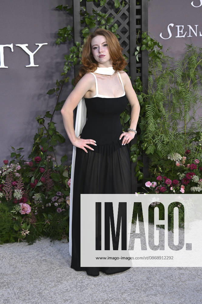 Francesca Capaldi at the premiere of the movie *Sense and Sensibility* at the United Theater in Los Angeles, October 7, 2026 Foto:xD.xStarbuckx xFuturexImagex sensuality_6005