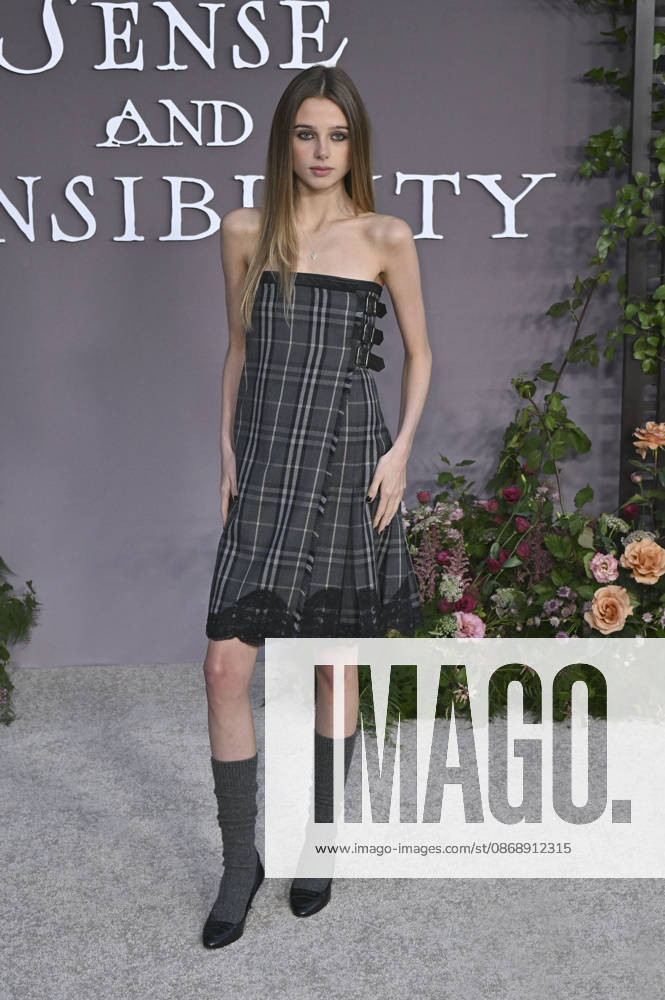 Annaka Fourneret at the premiere of the movie *Sense and Sensibility* at the United Theater in Los Angeles, October 7, 2026 Foto:xD.xStarbuckx xFuturexImagex sensuality_6023