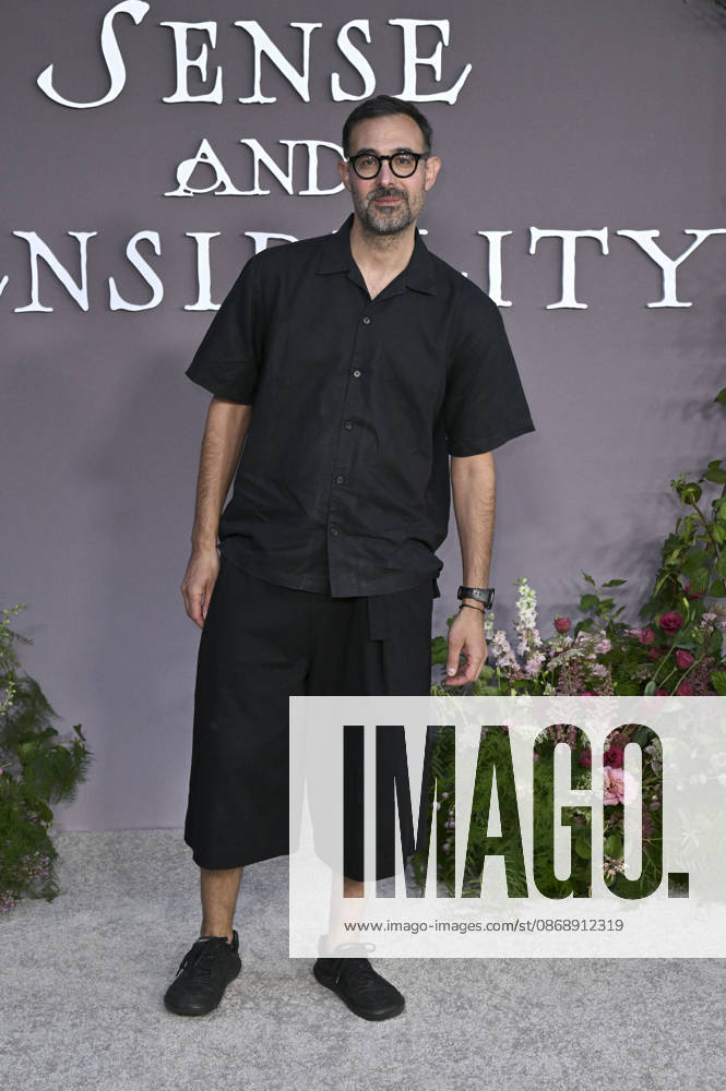 Roger Goula at the premiere of the movie *Sense and Sensibility* at the United Theater in Los Angeles, October 7, 2026 Foto:xD.xStarbuckx xFuturexImagex sensuality_6026