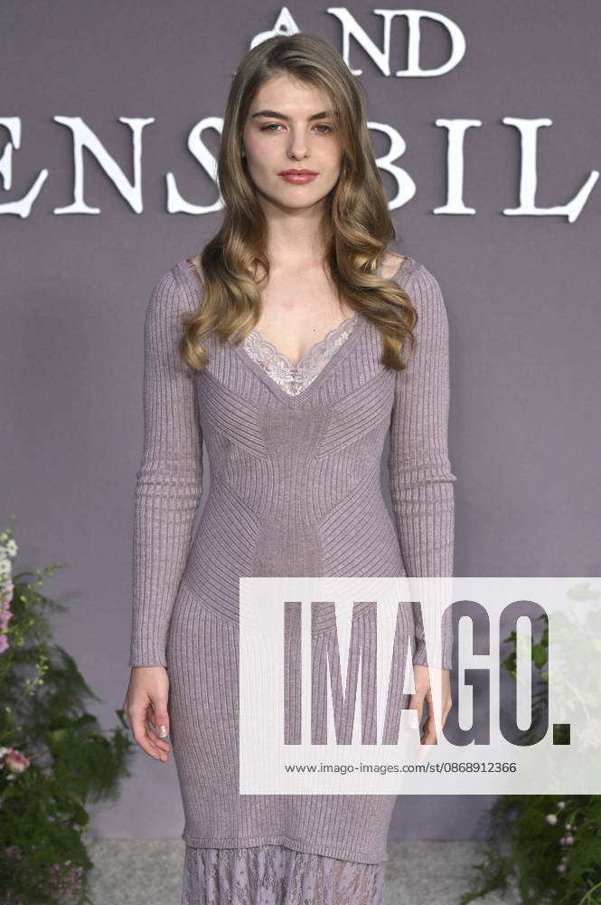 Lyliana Wray at the premiere of the movie *Sense and Sensibility* at the United Theater in Los Angeles, October 7, 2026 Foto:xD.xStarbuckx xFuturexImagex sensuality_6046
