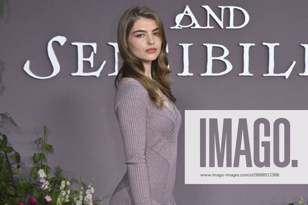 Lyliana Wray at the premiere of the movie *Sense and Sensibility* at the United Theater in Los Angeles, October 7, 2026 Foto:xD.xStarbuckx xFuturexImagex sensuality_6047