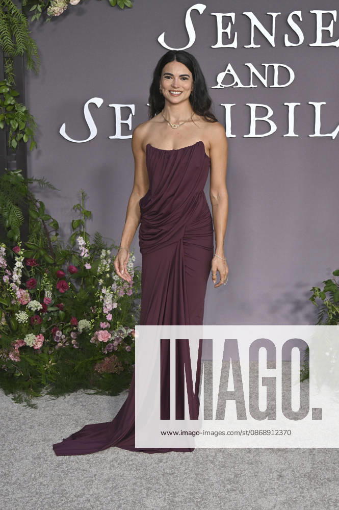 Kyra Santoro at the premiere of the movie *Sense and Sensibility* at the United Theater in Los Angeles, October 7, 2026 Foto:xD.xStarbuckx xFuturexImagex sensuality_6048