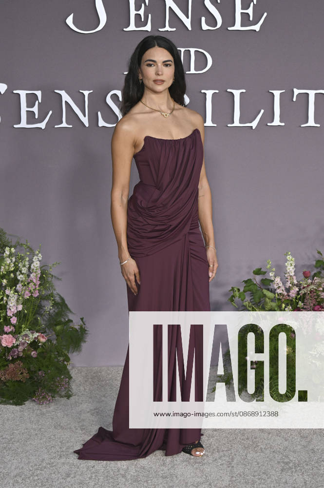 Kyra Santoro at the premiere of the movie *Sense and Sensibility* at the United Theater in Los Angeles, October 7, 2026 Foto:xD.xStarbuckx xFuturexImagex sensuality_6049