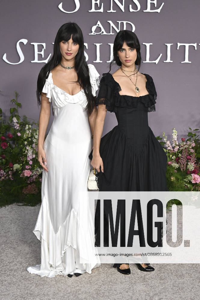 Elisha Herbert and Renee Herbert at the premiere of the movie *Sense and Sensibility* at the United Theater in Los Angeles, October 7, 2026 Foto:xD.xStarbuckx xFuturexImagex sensuality_6060