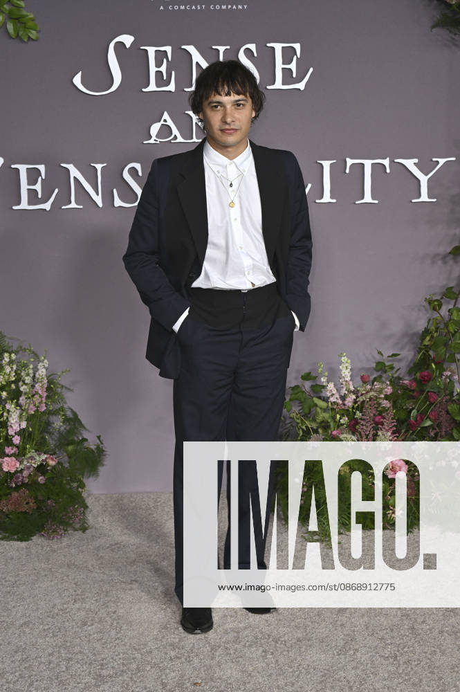 Frank Dillane at the premiere of the movie *Sense and Sensibility* at the United Theater in Los Angeles, October 7, 2026 Foto:xD.xStarbuckx xFuturexImagex sensuality_6081
