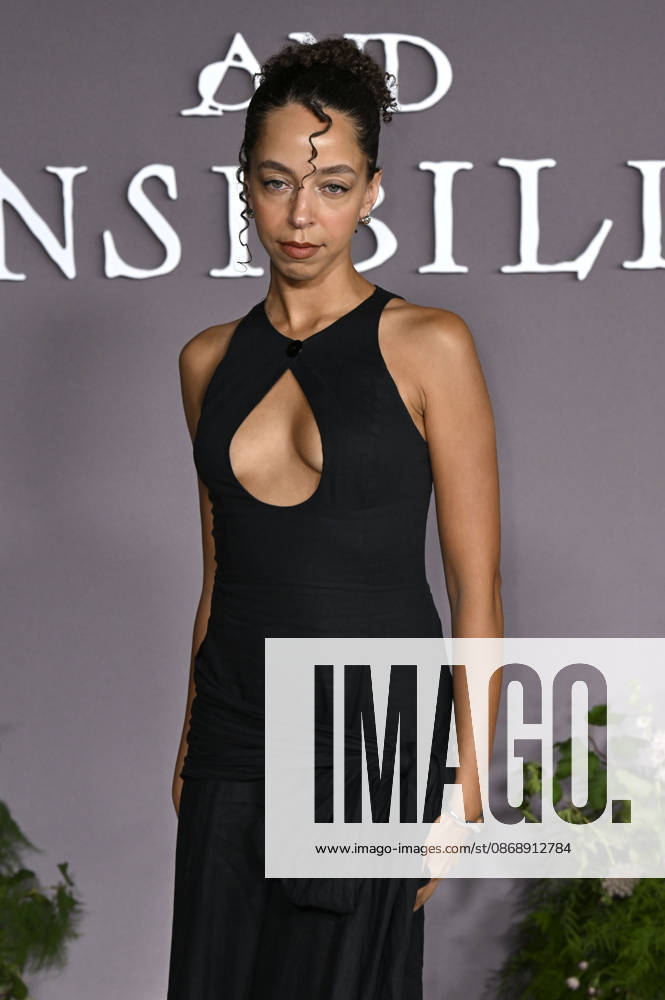 Hayley Law at the premiere of the movie *Sense and Sensibility* at the United Theater in Los Angeles, October 7, 2026 Foto:xD.xStarbuckx xFuturexImagex sensuality_6085