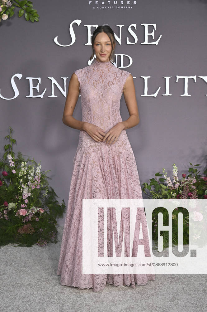 Ava Michelle at the premiere of the movie *Sense and Sensibility* at the United Theater in Los Angeles, October 7, 2026 Foto:xD.xStarbuckx xFuturexImagex sensuality_6093