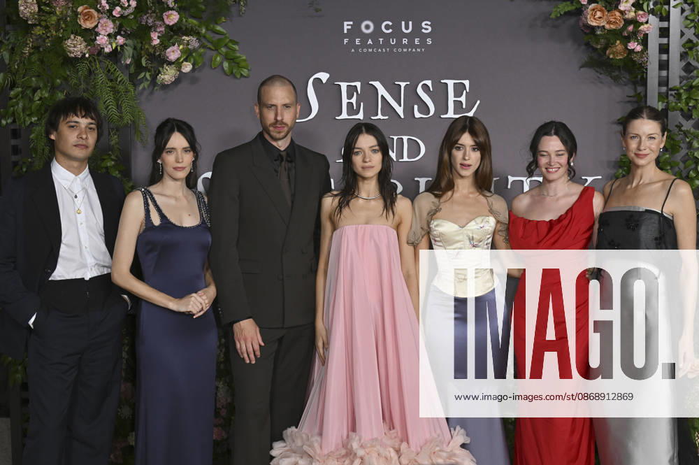 Frank Dillane, Stacy Martin, Herbert Nordrum, Esme Creed Miles, Daisy Edgar Jones, Bethany Slater, and Caitriona Balfe at the premiere of the film *Sense and Sensibility* at the United Theater in Los Angeles on October 7, 2026 Foto:xD.xStarbuckx xFuturexImagex sensuality_6119