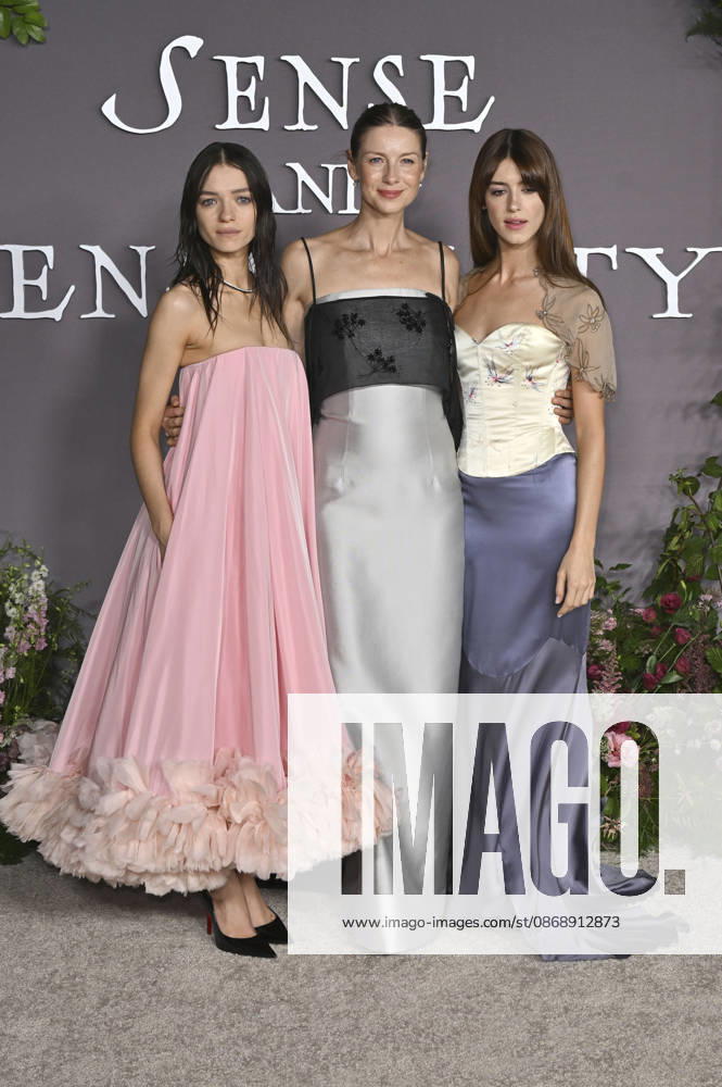 Esme Creed Miles, Caitriona Balfe, and Daisy Edgar Jones at the premiere of the film *Sense and Sensibility* at the United Theater in Los Angeles, October 7, 2026 Foto:xD.xStarbuckx xFuturexImagex sensuality_6121