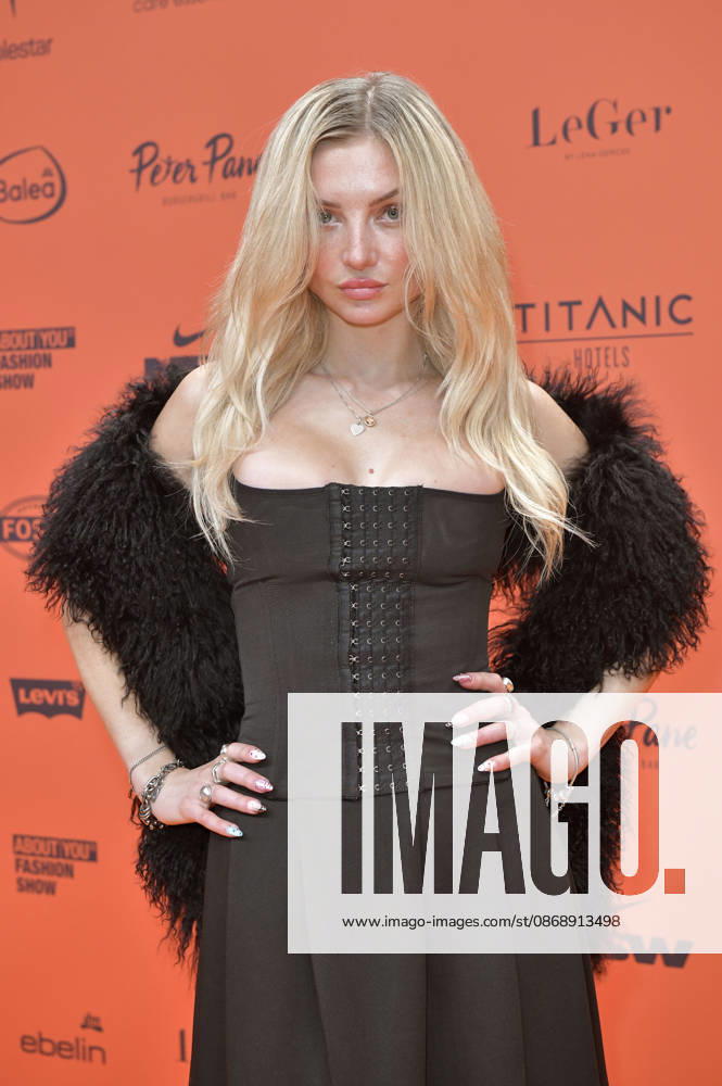 Julia Wulf at the About You Opera 2026 at the Admiralspalast in Berlin, October 7, 2026 Foto:xM.xBehrensx xFuturexImagex about_you_6051
