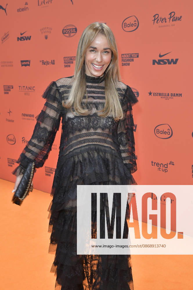 Annemarie Carpendale at the About You Opera 2026 at the Admiralspalast in Berlin, October 7, 2026 Foto:xM.xBehrensx xFuturexImagex about_you_6084