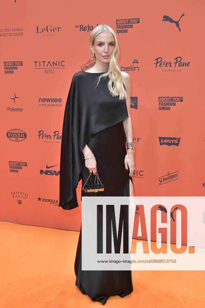 Leonie Hanne at the About You Opera 2026 at the Admiralspalast in Berlin, October 7, 2026 Foto:xM.xBehrensx xFuturexImagex about_you_6092