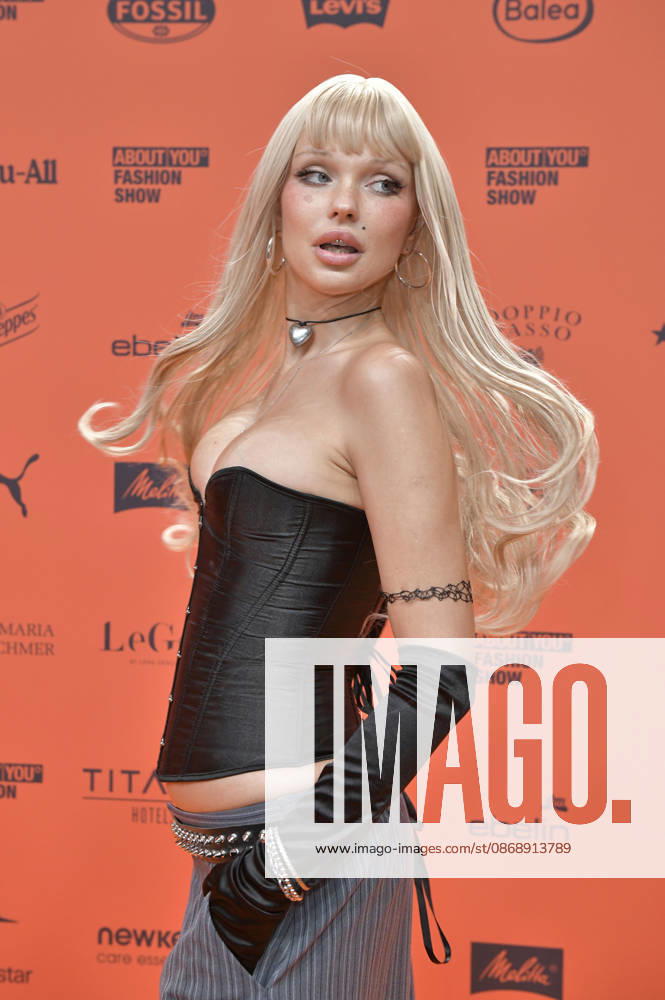 Bonnie Strange at the About You Opera 2026 at the Admiralspalast in Berlin, October 7, 2026 Foto:xM.xBehrensx xFuturexImagex about_you_6113