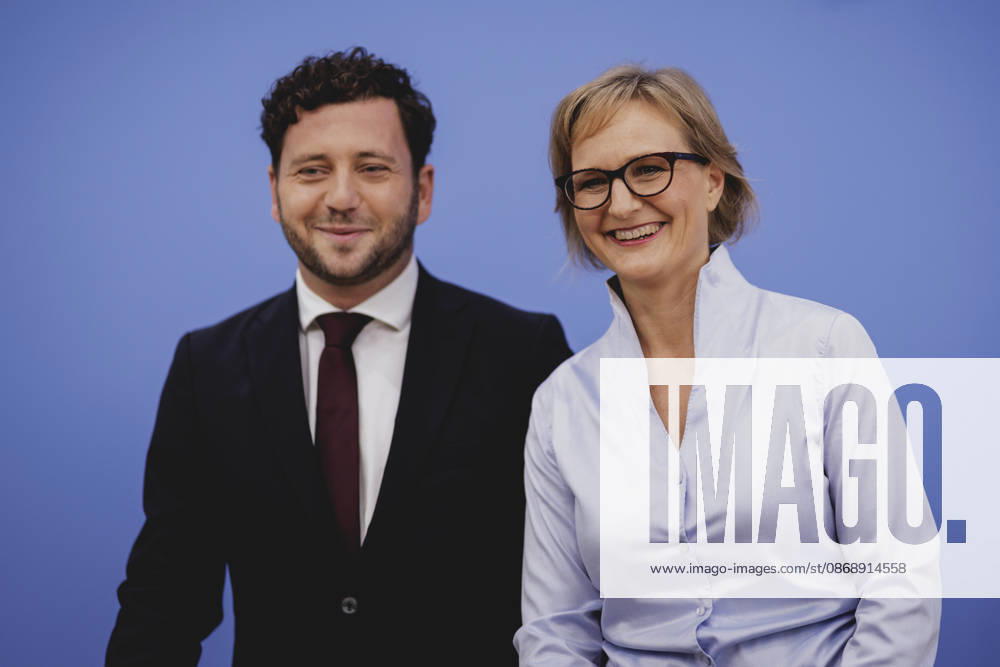 R L Franziska Brantner, co-chair of Alliance 90 The Greens, and Felix Banaszak, co-chair of Alliance 90 The Greens, photographed during the press conference to present the flagship proposal Our Plan for Germany, Berlin, October 8, 2026, Berlin, Germany