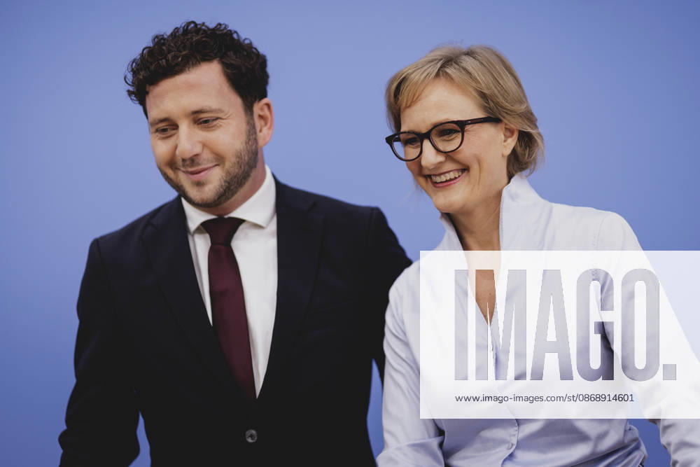 R L Franziska Brantner, co-chair of Alliance 90 The Greens, and Felix Banaszak, co-chair of Alliance 90 The Greens, photographed during the press conference to present the flagship proposal Our Plan for Germany, Berlin, October 8, 2026, Berlin, Germany