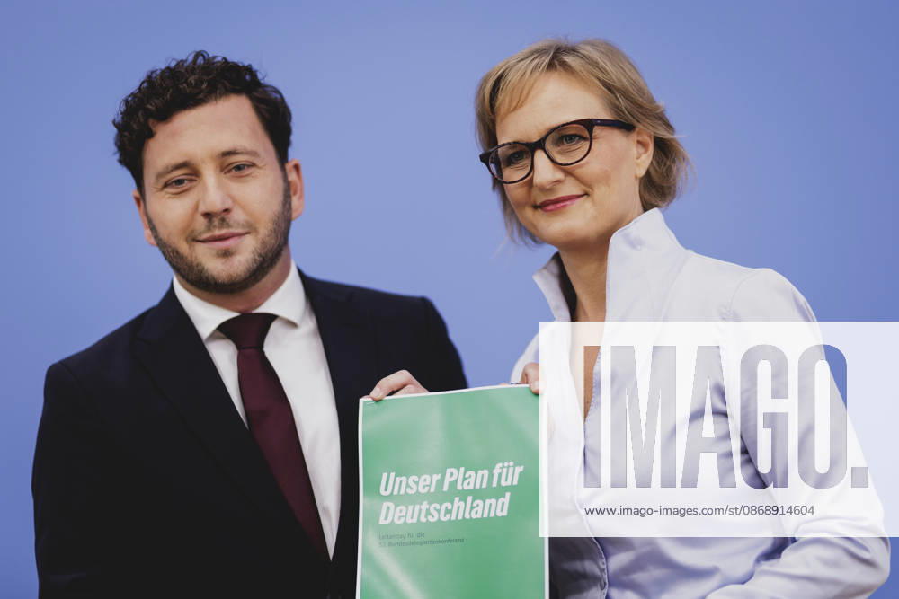 R L Franziska Brantner, co-chair of Alliance 90 The Greens, and Felix Banaszak, co-chair of Alliance 90 The Greens, photographed during the press conference to present the flagship proposal Our Plan for Germany, Berlin, October 8, 2026, Berlin, Germany