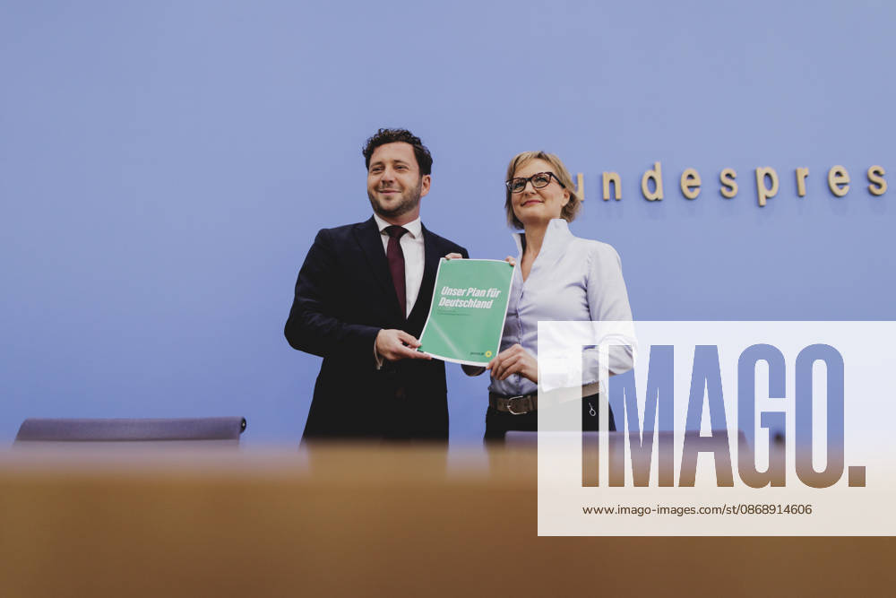 R L Franziska Brantner, co-chair of Alliance 90 The Greens, and Felix Banaszak, co-chair of Alliance 90 The Greens, photographed during the press conference to present the flagship proposal Our Plan for Germany, Berlin, October 8, 2026, Berlin, Germany