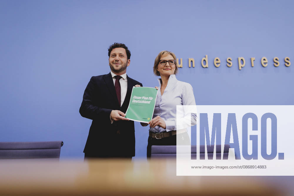 R L Franziska Brantner, co-chair of Alliance 90 The Greens, and Felix Banaszak, co-chair of Alliance 90 The Greens, photographed during the press conference to present the flagship proposal Our Plan for Germany, Berlin, October 8, 2026, Berlin, Germany