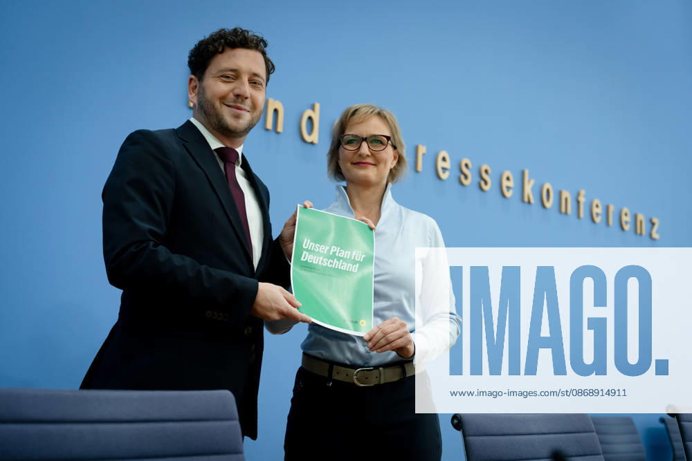 BPK, Alliance 90 The Greens, Franziska Brantner, Felix Banaszak Berlin, BPK, Presentation of the Main Resolution Our Plan for Germany, Franziska Brantner, Federal Chair, Felix Banaszak, Federal Chair, Alliance 90 The Greens Berlin Berlin GER