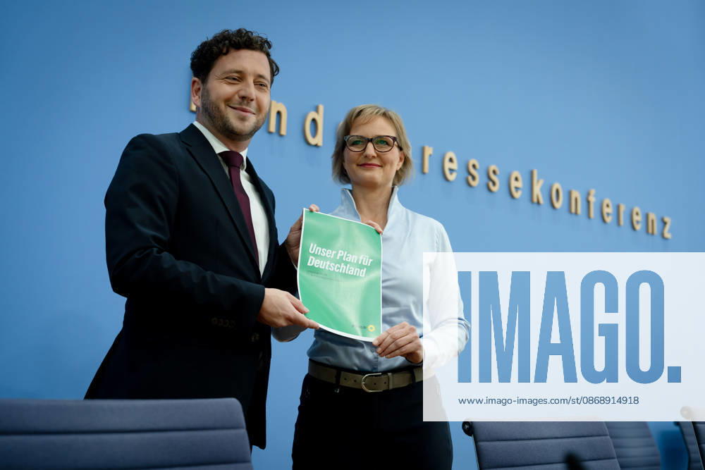 BPK, Alliance 90 The Greens, Franziska Brantner, Felix Banaszak Berlin, BPK, Presentation of the Main Resolution Our Plan for Germany, Franziska Brantner, Federal Chair, Felix Banaszak, Federal Chair, Alliance 90 The Greens Berlin Berlin GER