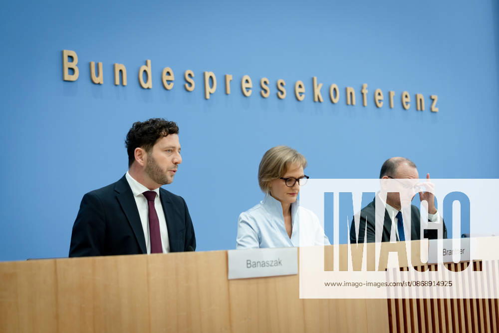 BPK, Alliance 90 The Greens, Franziska Brantner, Felix Banaszak Berlin, BPK, Presentation of the Main Resolution Our Plan for Germany, Franziska Brantner, Federal Chair, Felix Banaszak, Federal Chair, Alliance 90 The Greens Berlin Berlin GER