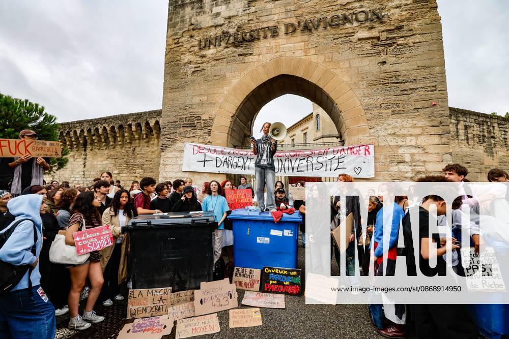 PROTEST BY HIGH SCHOOL AND COLLEGE STUDENTS IN FRONT OF THE UNIVERSITY OF AVIGNON: ACT 4 PHOTO: PQR, LE DAUPHINÉ, Christophe AGOSTINIS, Avignon, October 8, 2026 Avignon, October 8, 2026 High school students’ anger: Act 4 High school and college students gathered in front of the University of Avignon and blocked the entrance. Photo by Christophe Agostinis, Le Dauphiné Libéré. France. Fires have broken out at several schools in France as students protest by blocking access to educational institutions nationwide over school funding and learning conditions. Avignon, Vaucluse, Provence-Alpes-Côte d’Azur, France