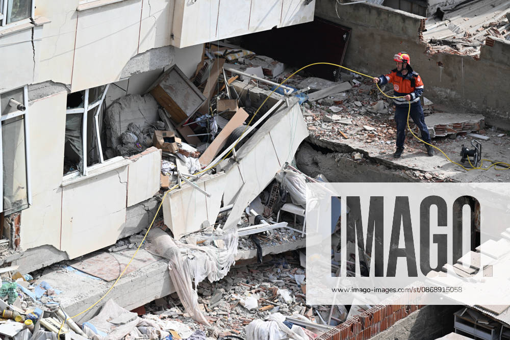 Partial collapse occurs in 7-story building in Istanbul s Maltepe district ISTANBUL, TURKIYE - OCTOBER 8: Search and rescue personnel, including firefighters, AFAD, UMKE, and police teams, operate at the site of a partial building collapse in the Cevizli neighborhood of Maltepe district, Istanbul, Turkiye on October 8, 2026. Trapped residents on the unaffected upper floors were evacuated while emergency teams initiated search and rescue efforts beneath the collapsed lower levels. Ten people were rescued alive from the rubble, while officials confirmed two fatalities as of late morning. Ahmet Okatali Anadolu Istanbul Turkey. Editorial use only. Please get in touch for any other usage.