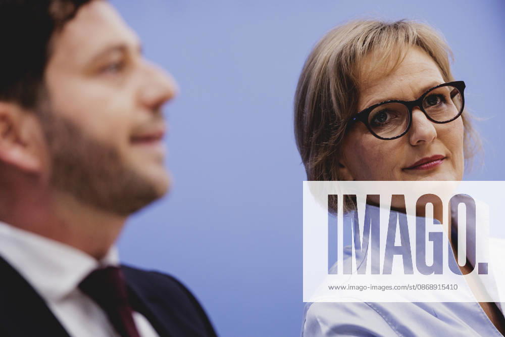 R L Franziska Brantner, co-chair of Alliance 90 The Greens, and Felix Banaszak, co-chair of Alliance 90 The Greens, photographed during the press conference to present the flagship proposal Our Plan for Germany, Berlin, October 8, 2026, Berlin, Germany