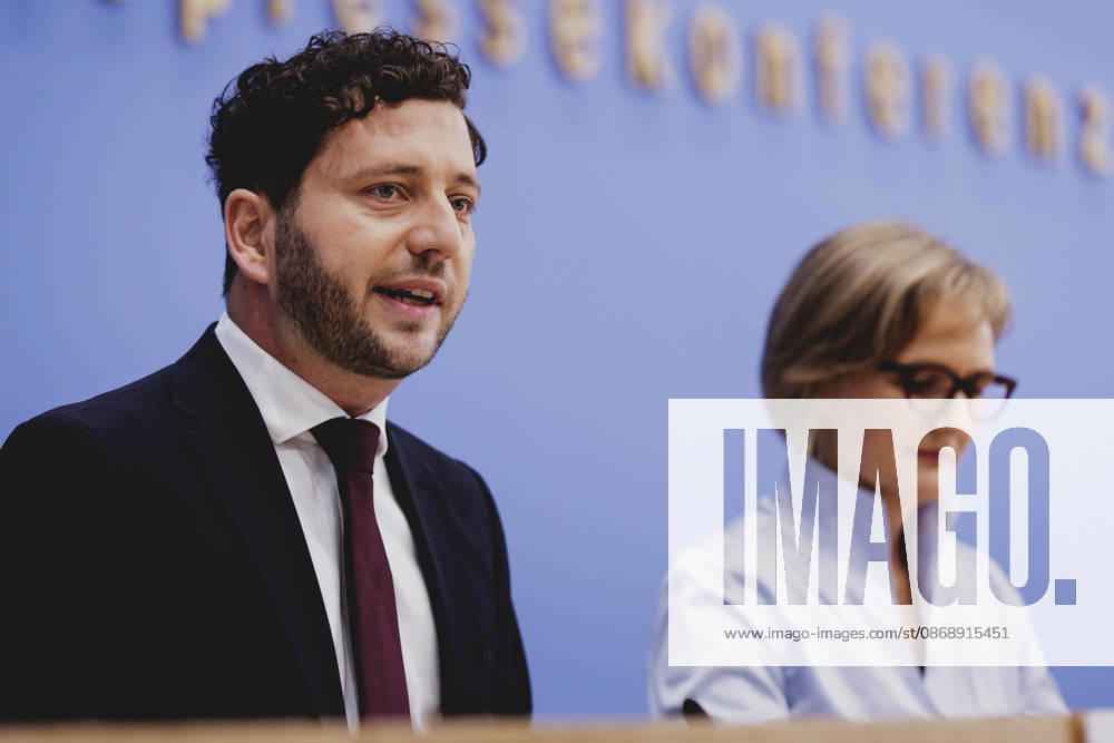 R L Franziska Brantner, co-chair of Alliance 90 The Greens, and Felix Banaszak, co-chair of Alliance 90 The Greens, photographed during the press conference to present the flagship proposal Our Plan for Germany, Berlin, October 8, 2026, Berlin, Germany
