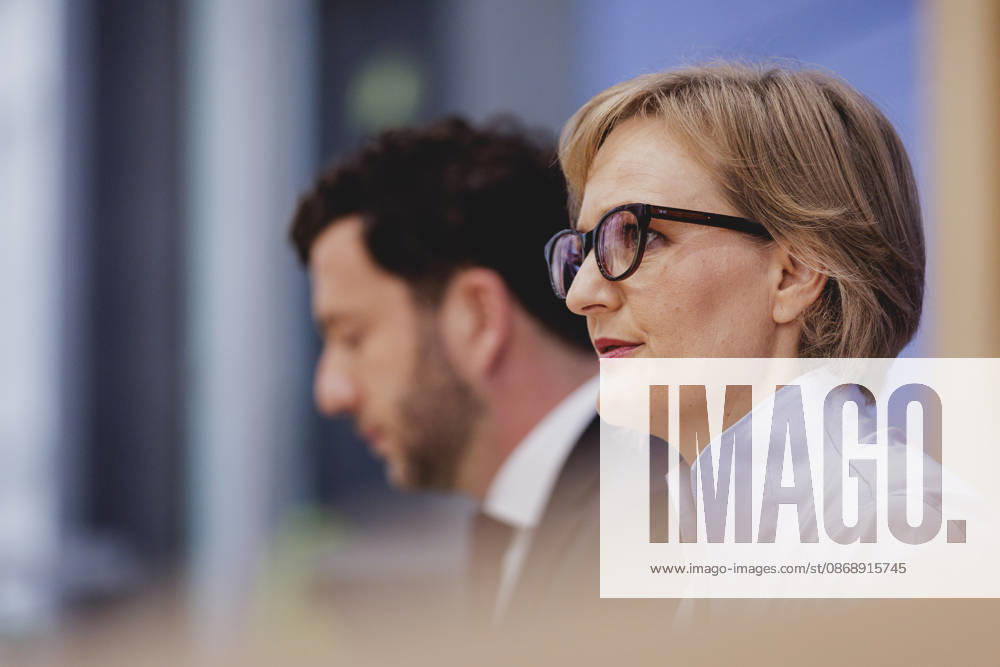 R L Franziska Brantner, co-chair of Alliance 90 The Greens, and Felix Banaszak, co-chair of Alliance 90 The Greens, photographed during the press conference to present the flagship proposal Our Plan for Germany, Berlin, October 8, 2026, Berlin, Germany