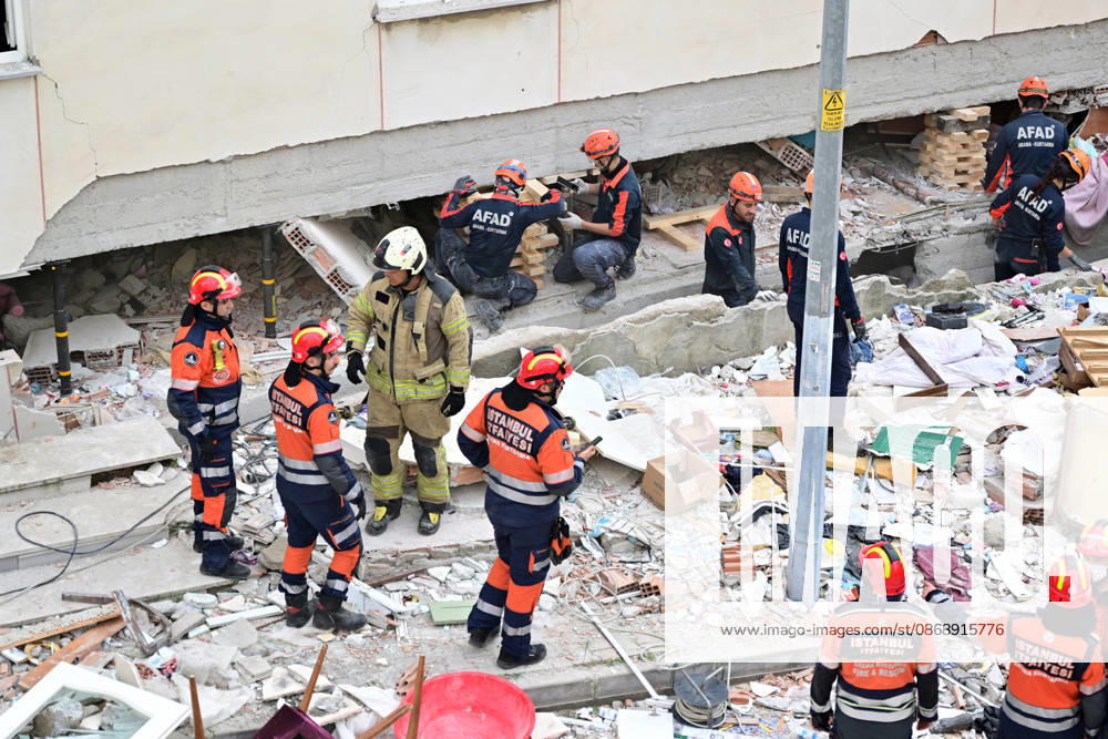 Partial collapse occurs in 7-story building in Istanbul s Maltepe district ISTANBUL, TURKIYE - OCTOBER 8: Search and rescue personnel, including firefighters, AFAD, UMKE, and police teams continue to operate at the site of a partial building collapse in the Cevizli neighborhood of Maltepe district, Istanbul, Turkiye on October 8, 2026. Trapped residents on the unaffected upper floors were evacuated while emergency teams initiated search and rescue efforts beneath the collapsed lower levels. Ten people were rescued alive from the rubble, while officials confirmed two fatalities as of late morning. Serhat Cagdas Anadolu Istanbul Turkey. Editorial use only. Please get in touch for any other usage.