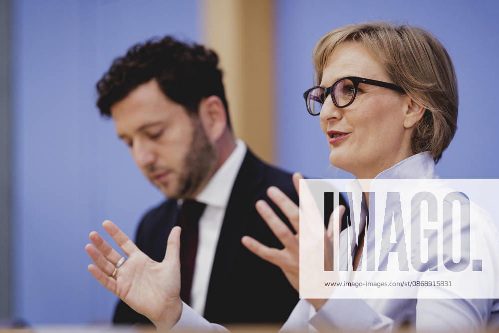 R L Franziska Brantner, co-chair of Alliance 90 The Greens, and Felix Banaszak, co-chair of Alliance 90 The Greens, photographed during the press conference to present the flagship proposal Our Plan for Germany, Berlin, October 8, 2026, Berlin, Germany