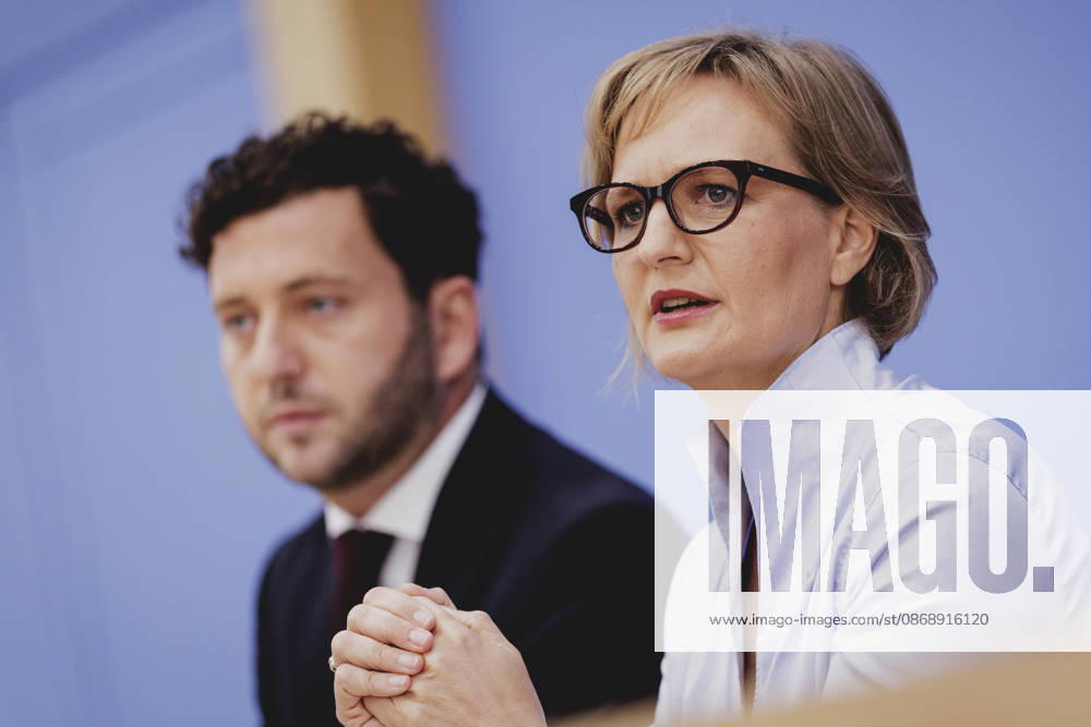 R L Franziska Brantner, co-chair of Alliance 90 The Greens, and Felix Banaszak, co-chair of Alliance 90 The Greens, photographed during the press conference to present the flagship proposal Our Plan for Germany, Berlin, October 8, 2026, Berlin, Germany