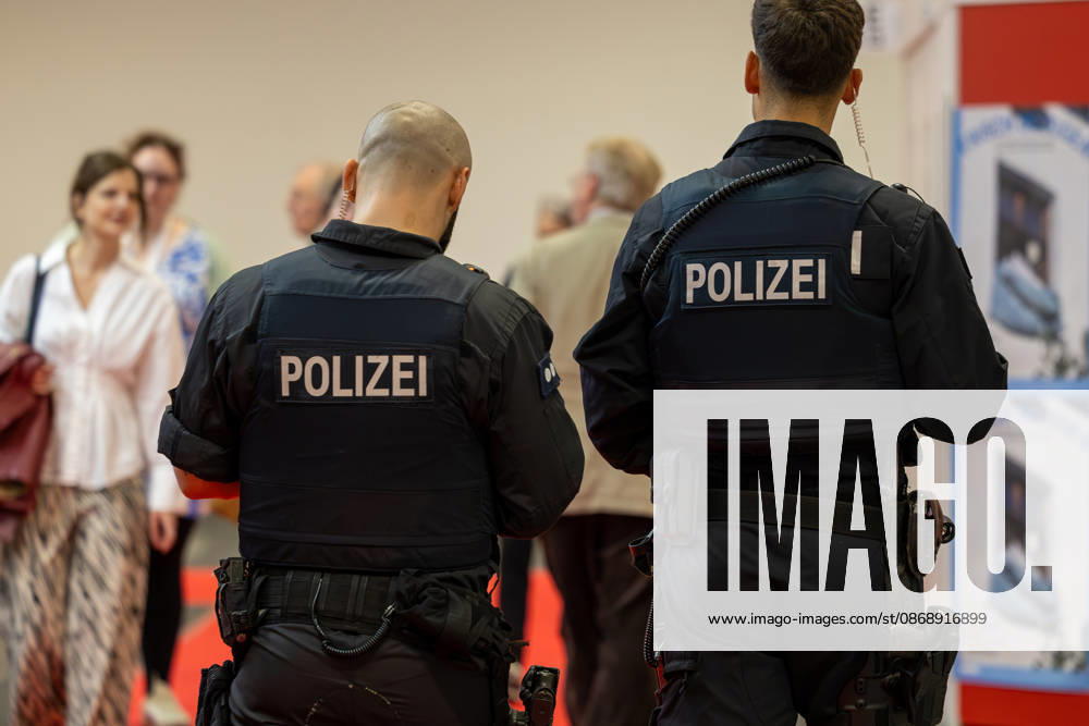 Frankfurt Book Fair 2026 August 10, 2026 Police presence on the second day of the 2026 Frankfurt Book Fair, Thursday. Numerous visitors, exhibitors, and industry professionals are making their way through the exhibition halls and aisles of the Frankfurt Exhibition Center. Police officers are on site for the event and are ensu