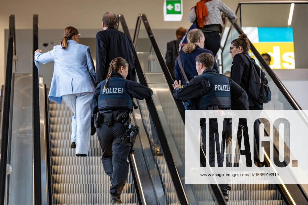 Frankfurt Book Fair 2026 August 10, 2026 Police presence on the second day of the 2026 Frankfurt Book Fair, Thursday. Numerous visitors, exhibitors, and industry professionals are making their way through the exhibition halls and aisles of the Frankfurt Exhibition Center. Police officers are on duty during the event and are e