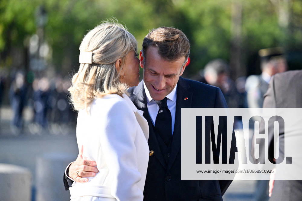 President Emmanuel Macron and Brigitte Macron at a ceremony at the Arc de Triomphe in Paris on October 8, 2026, in honor of the state visit to France by the President of Germany and his wife. Christian Liewig Bestimage President Emmanuel Macron and his wife Brigitte Macron welcome Frank-Walter Steinmeier, President of Germany, and his wife, Elke Büdenbender, for a ceremony at the Arc de Triomphe in Paris on October 8, 2026, Paris, France