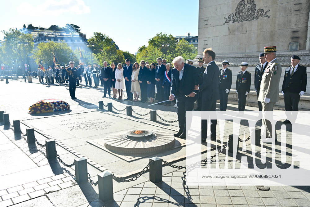Frank Walter Steinmeier, President of Germany, and President Emmanuel Macron during a ceremony at the Arc de Triomphe in Paris on October 8, 2026, in honor of the state visit of the President of Germany and his wife to France. Christian Liewig Bestimage President Emmanuel Macron and his wife Brigitte Macron welcome Frank Walter Steinmeier, President of Germany, and his wife, Elke Büdenbender, for a ceremony at the Arc de Triomphe in Paris on October 8, 2026, Paris, France