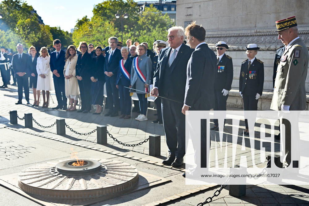 Frank Walter Steinmeier, President of Germany, and President Emmanuel Macron during a ceremony at the Arc de Triomphe in Paris on October 8, 2026, in honor of the state visit of the President of Germany and his wife to France. Christian Liewig Bestimage President Emmanuel Macron and his wife Brigitte Macron welcome Frank Walter Steinmeier, President of Germany, and his wife, Elke Büdenbender, for a ceremony at the Arc de Triomphe in Paris on October 8, 2026, Paris, France