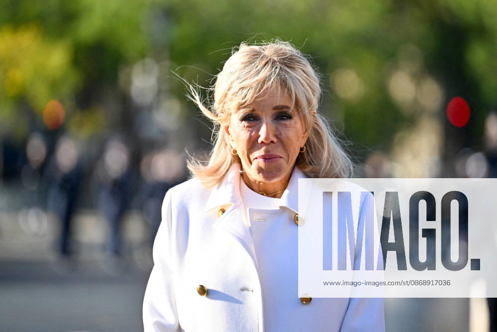 Brigitte Macron at a ceremony at the Arc de Triomphe in Paris on October 8, 2026, in honor of the state visit to France by the President of Germany and his wife Christian Liewig Bestimage President Emmanuel Macron and his wife Brigitte Macron welcome Frank-Walter Steinmeier, President of Germany, and his wife, Elke Büdenbender, for a ceremony at the Arc de Triomphe in Paris on October 8, 2026, Paris, France