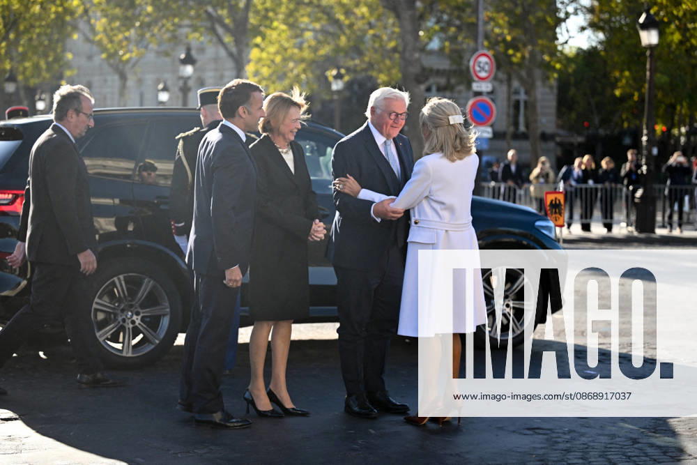 President Emmanuel Macron, Brigitte Macron, Frank-Walter Steinmeier, President of Germany, Elke Büdenbender at a ceremony at the Arc de Triomphe in Paris on October 8, 2026, in honor of the state visit of the President of Germany and his wife to France. Christian Liewig Bestimage President Emmanuel Macron and his wife Brigitte Macron welcome Frank-Walter Steinmeier, President of Germany, and his wife Elke Büdenbender for a ceremony at the Arc de Triomphe in Paris on October 8, 2026, Paris, France