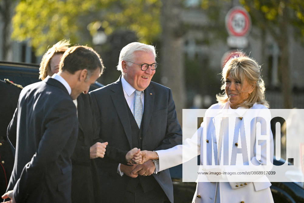 President Emmanuel Macron, Brigitte Macron, Frank-Walter Steinmeier, President of Germany, Elke Büdenbender at a ceremony at the Arc de Triomphe in Paris on October 8, 2026, in honor of the state visit of the President of Germany and his wife to France. Christian Liewig Bestimage President Emmanuel Macron and his wife Brigitte Macron welcome Frank-Walter Steinmeier, President of Germany, and his wife Elke Büdenbender for a ceremony at the Arc de Triomphe in Paris on October 8, 2026, Paris, France