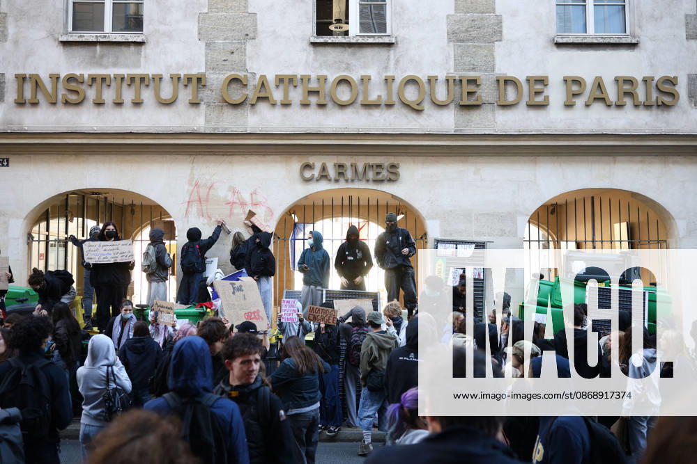 Catholic Institute of Paris Blockade - Paris Students blocking campus of Catholic Institute of Paris ( Institut Catholique de Paris ) in Paris, on October 8, 2026 as they continue their protest to demand the hiring of substitute teachers, increased resources, and decent learning conditions. Photo by Raphael Lafargue ABACAPRESS.COM Paris Ile-de-France France