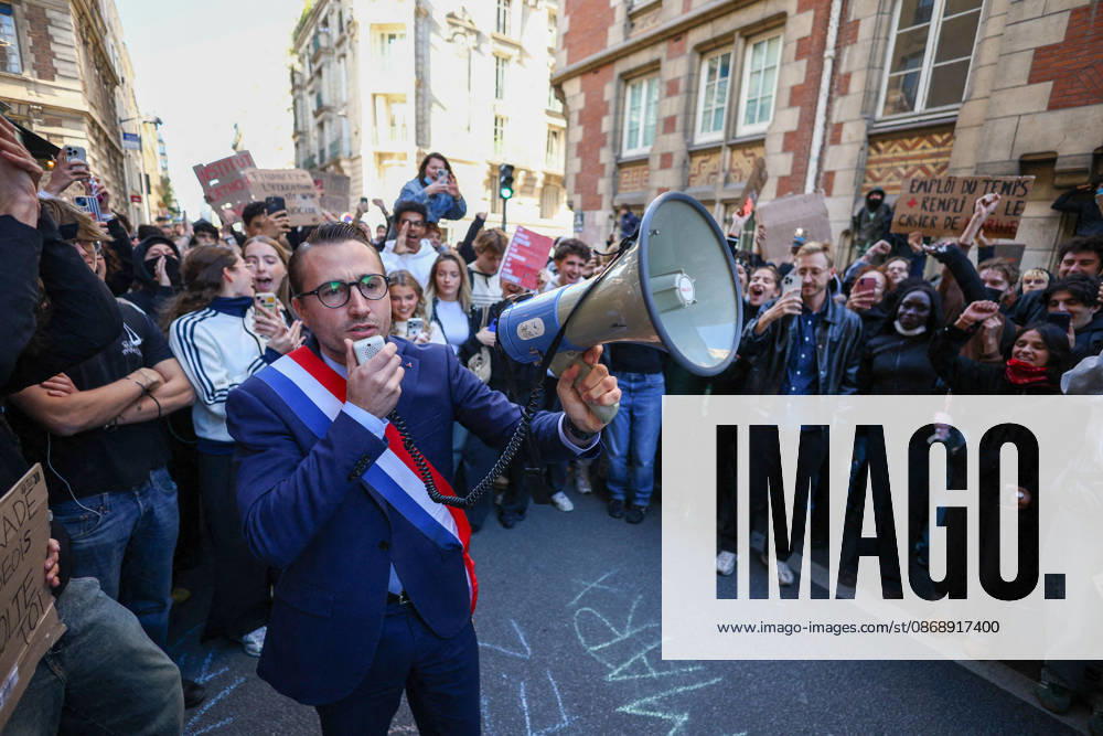 Catholic Institute of Paris Blockade - Paris La France Insoumise - Nouveau Front Populaire s MP Antoine Leaument pictured as students blocking campus of Catholic Institute of Paris ( Institut Catholique de Paris ) in Paris, on October 8, 2026 as they continue their protest to demand the hiring of substitute teachers, increased resources, and decent learning conditions. Photo by Raphael Lafargue ABACAPRESS.COM Paris Ile-de-France France
