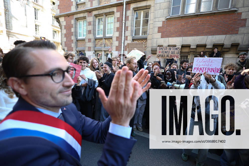 Catholic Institute of Paris Blockade - Paris La France Insoumise - Nouveau Front Populaire s MP Antoine Leaument pictured as students blocking campus of Catholic Institute of Paris ( Institut Catholique de Paris ) in Paris, on October 8, 2026 as they continue their protest to demand the hiring of substitute teachers, increased resources, and decent learning conditions. Photo by Raphael Lafargue ABACAPRESS.COM Paris Ile-de-France France