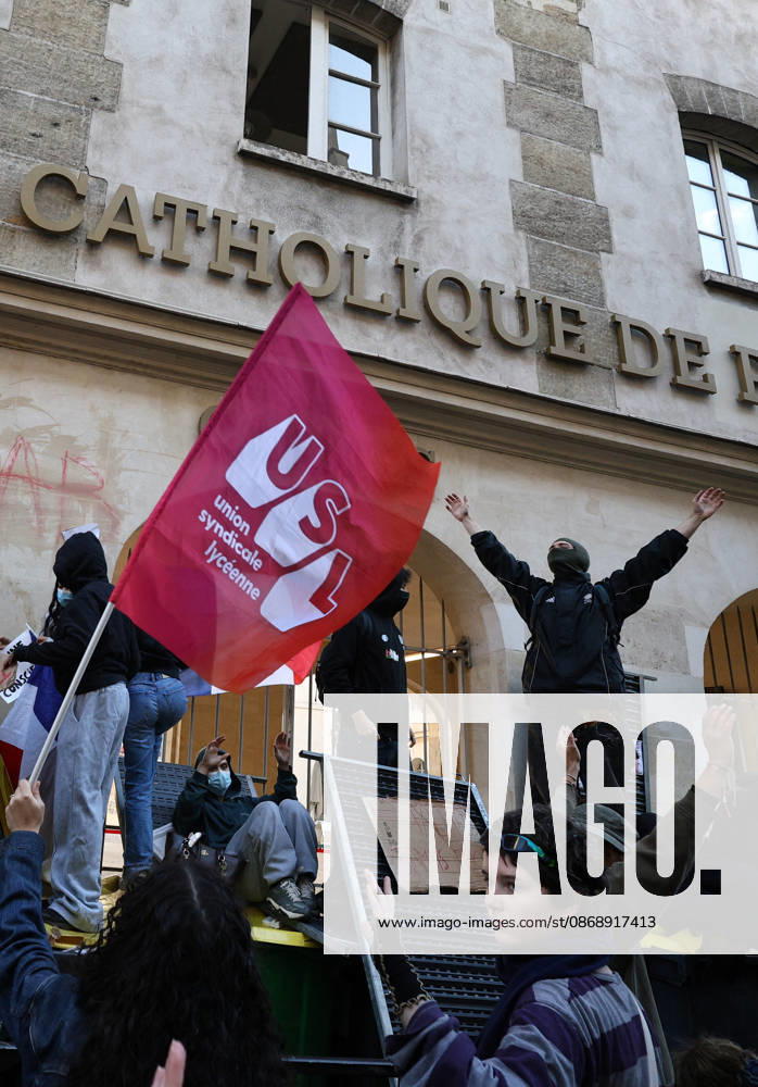 Catholic Institute of Paris Blockade - Paris Students blocking campus of Catholic Institute of Paris ( Institut Catholique de Paris ) in Paris, on October 8, 2026 as they continue their protest to demand the hiring of substitute teachers, increased resources, and decent learning conditions. Photo by Raphael Lafargue ABACAPRESS.COM Paris Ile-de-France France