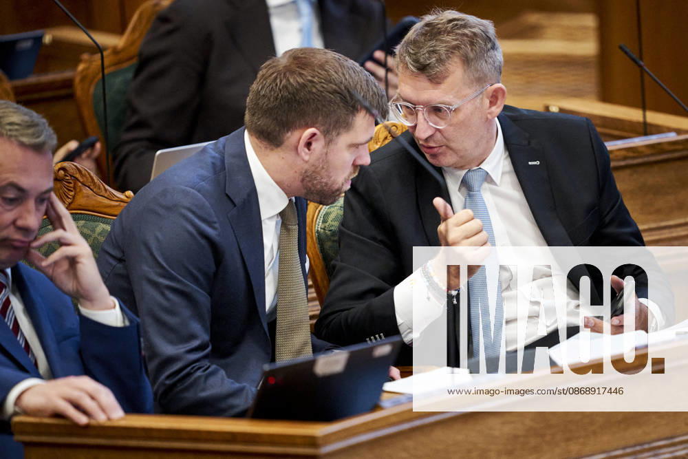 Opening debate in the Danish Parliament: Morten Dahlin (L) and Troels Lund Poulsen of the Liberal Party during the opening debate of the Danish Parliament in the Parliament Hall at Christiansborg on Thursday, October 8, 2026. Photo by Thomas Traasdahl, Ritzau Scanpix, Copenhagen, Denmark