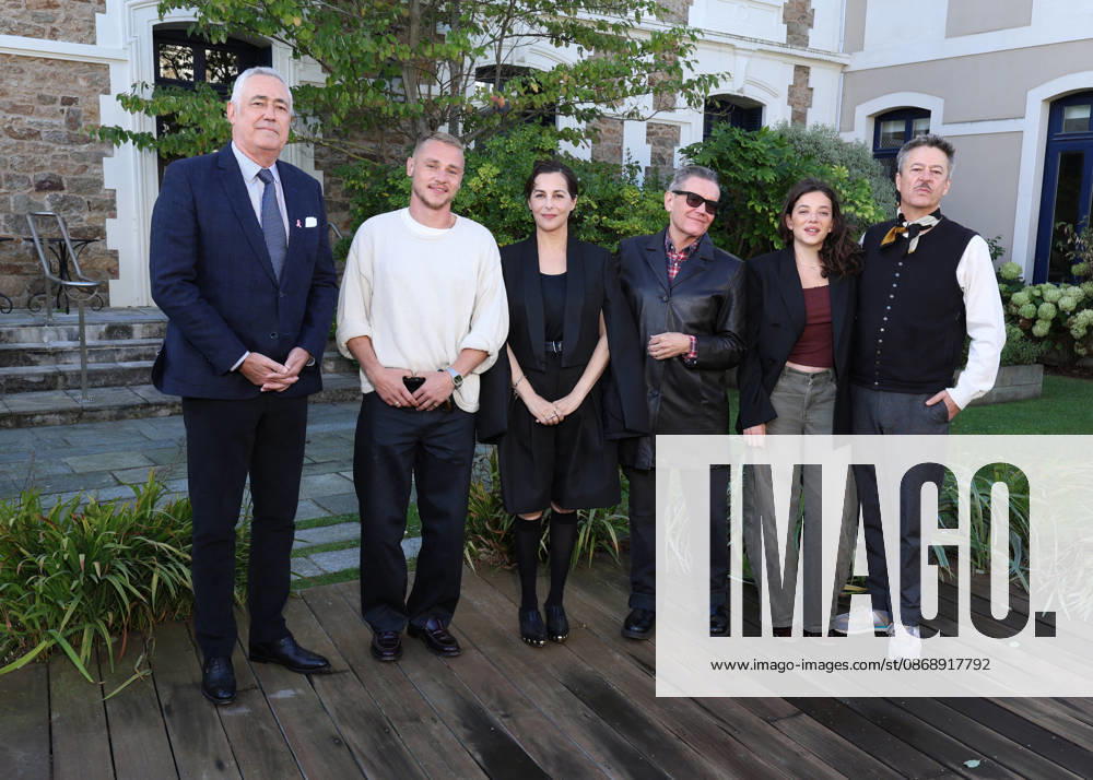 The hotel manager, Ben Hardy, Zoe Adjani, Stephen Wooley, Amira Casar, and Thibault de Montalembert Jury photocall at the 37th edition of the Dinard British Film Festival on October 8, 2026 Denis Guignebourg Bestimage Jury photocall at the 37th edition of the Dinard British Film Festival on October 8, 2026