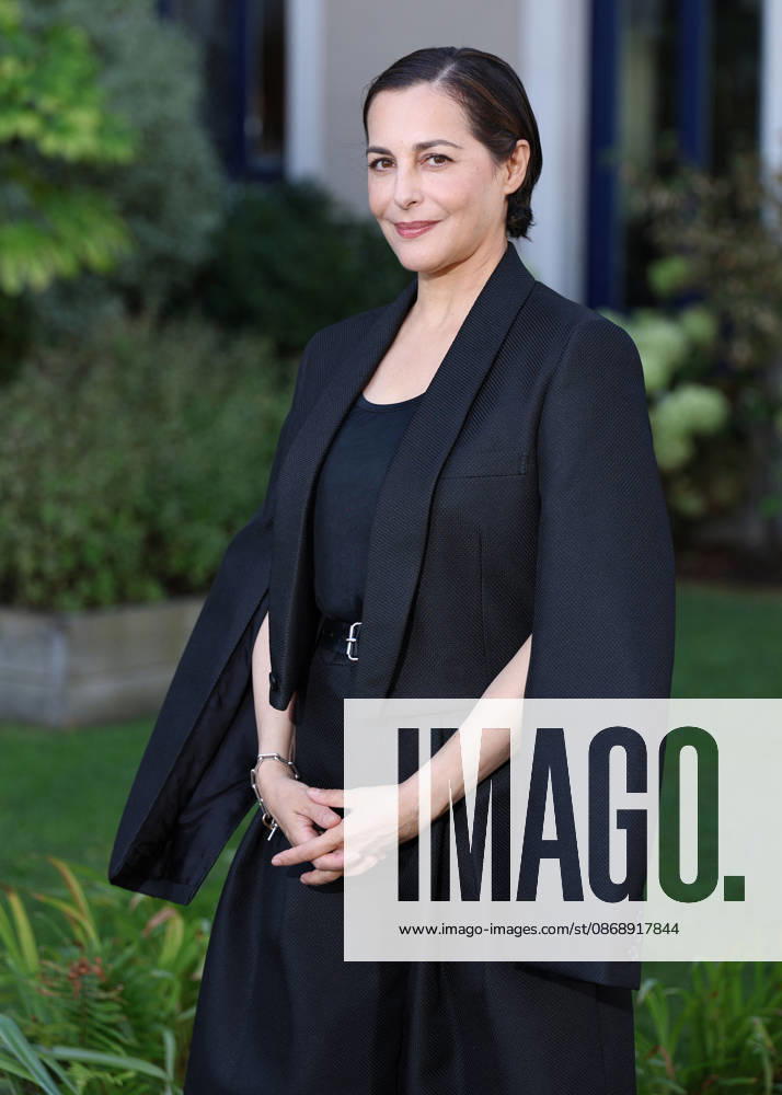 Amira Casar Jury photocall at the 37th edition of the Dinard British Film Festival on October 8, 2026 Denis Guignebourg Bestimage Jury photocall at the 37th edition of the Dinard British Film Festival on October 8, 2026 Dinard, France