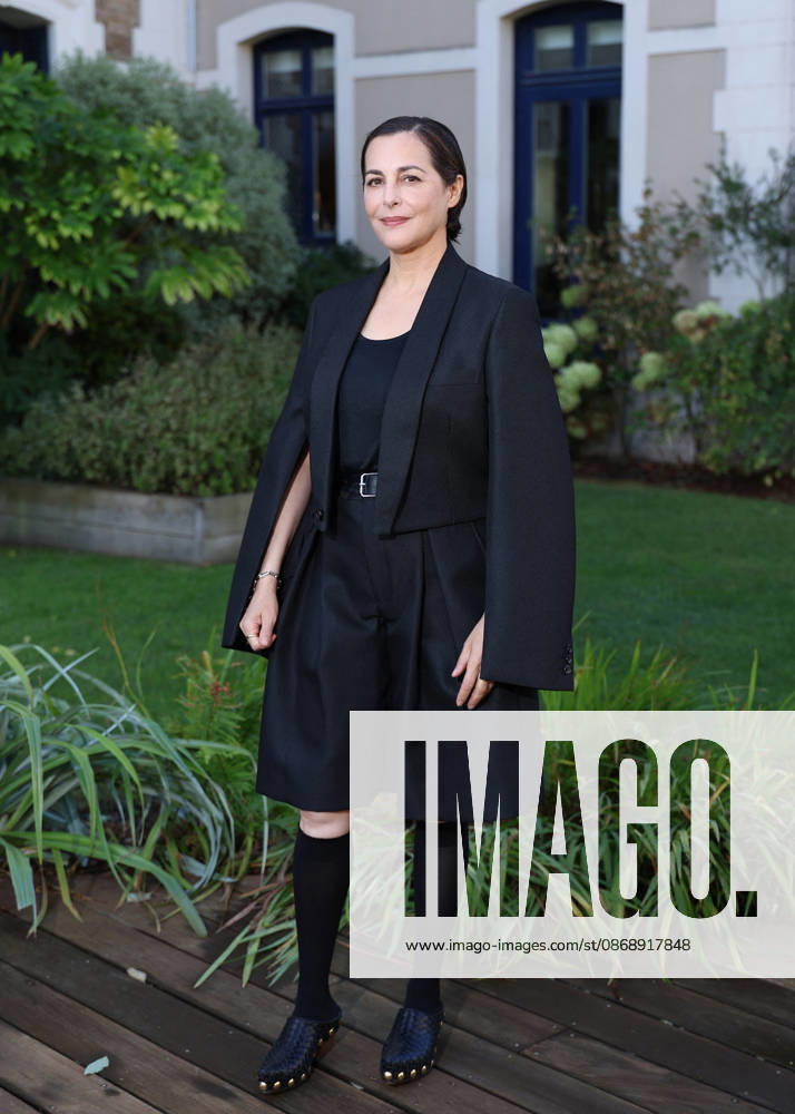 Amira Casar Jury photocall at the 37th edition of the Dinard British Film Festival on October 8, 2026 Denis Guignebourg Bestimage Jury photocall at the 37th edition of the Dinard British Film Festival on October 8, 2026 Dinard, France